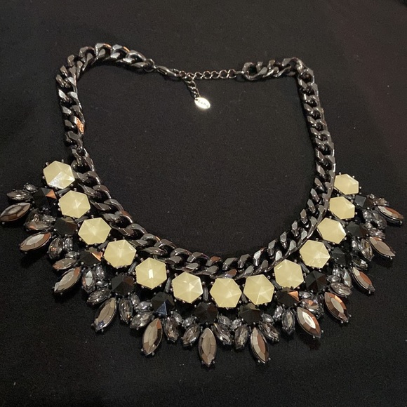 Zara necklace statement piece from Zara - Picture 7 of 13